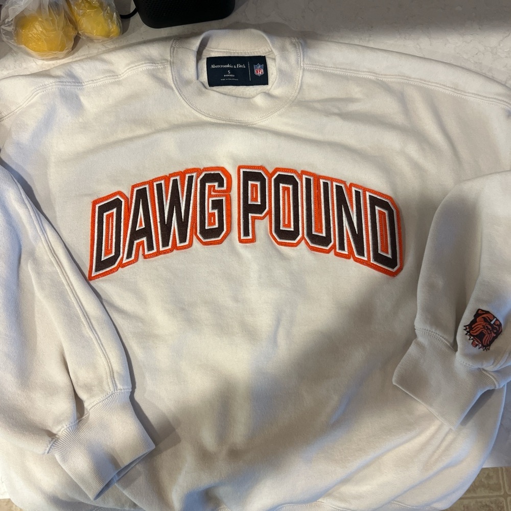 Abercrombie & Fitch White Crewneck Sweater